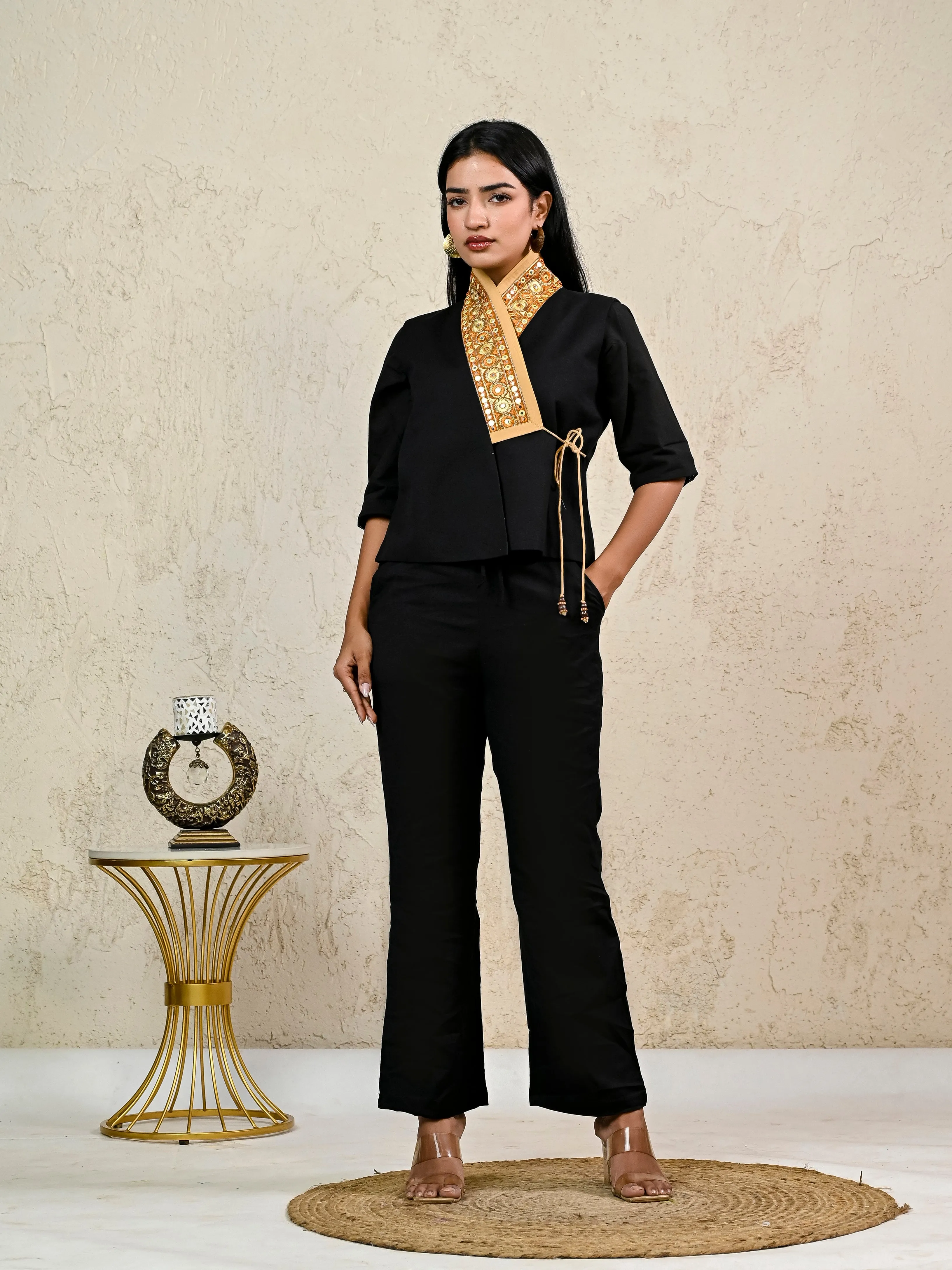 BLACK EMBROIDERY LACE SHORT JACKET
