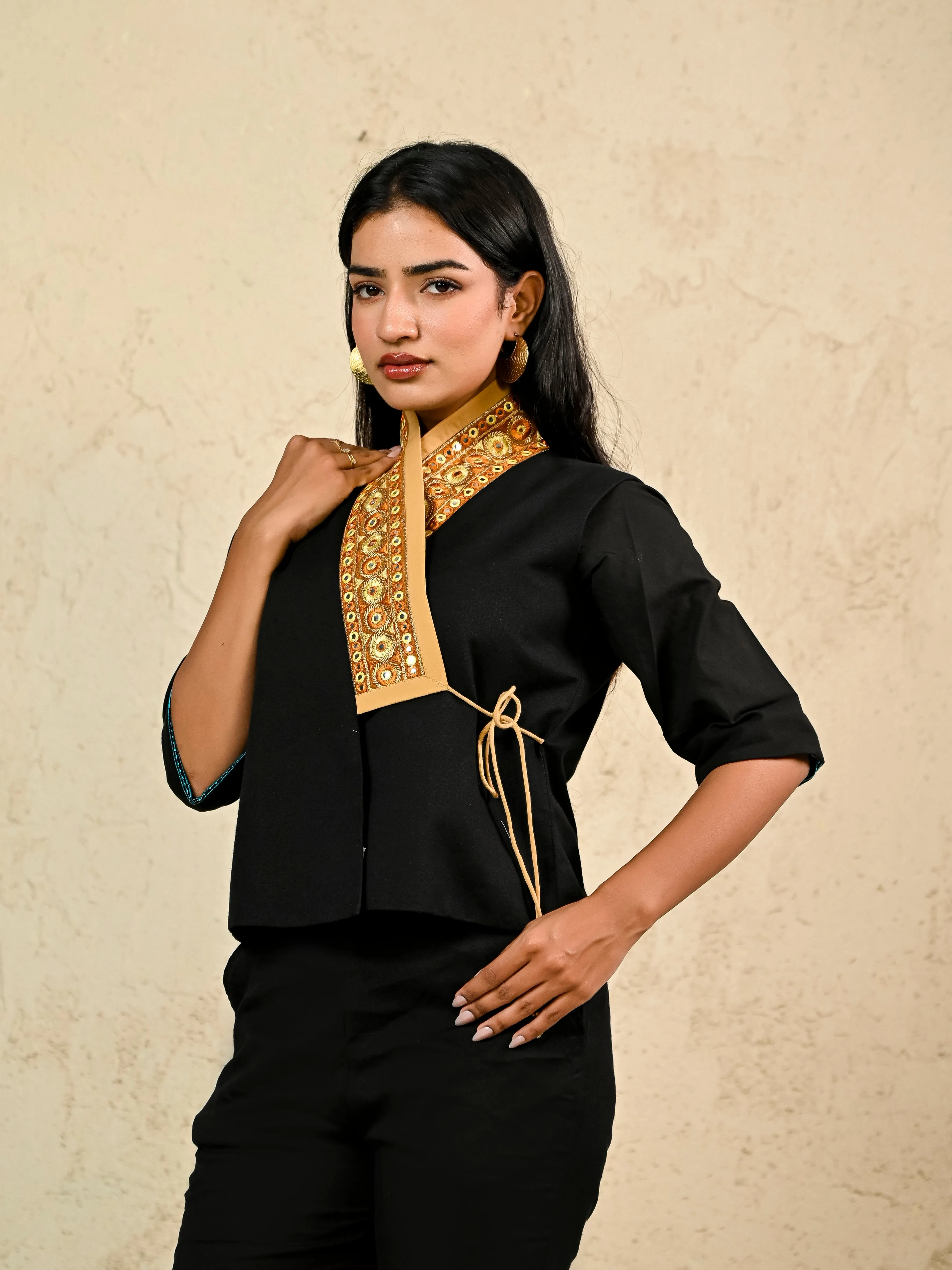 BLACK EMBROIDERY LACE SHORT JACKET