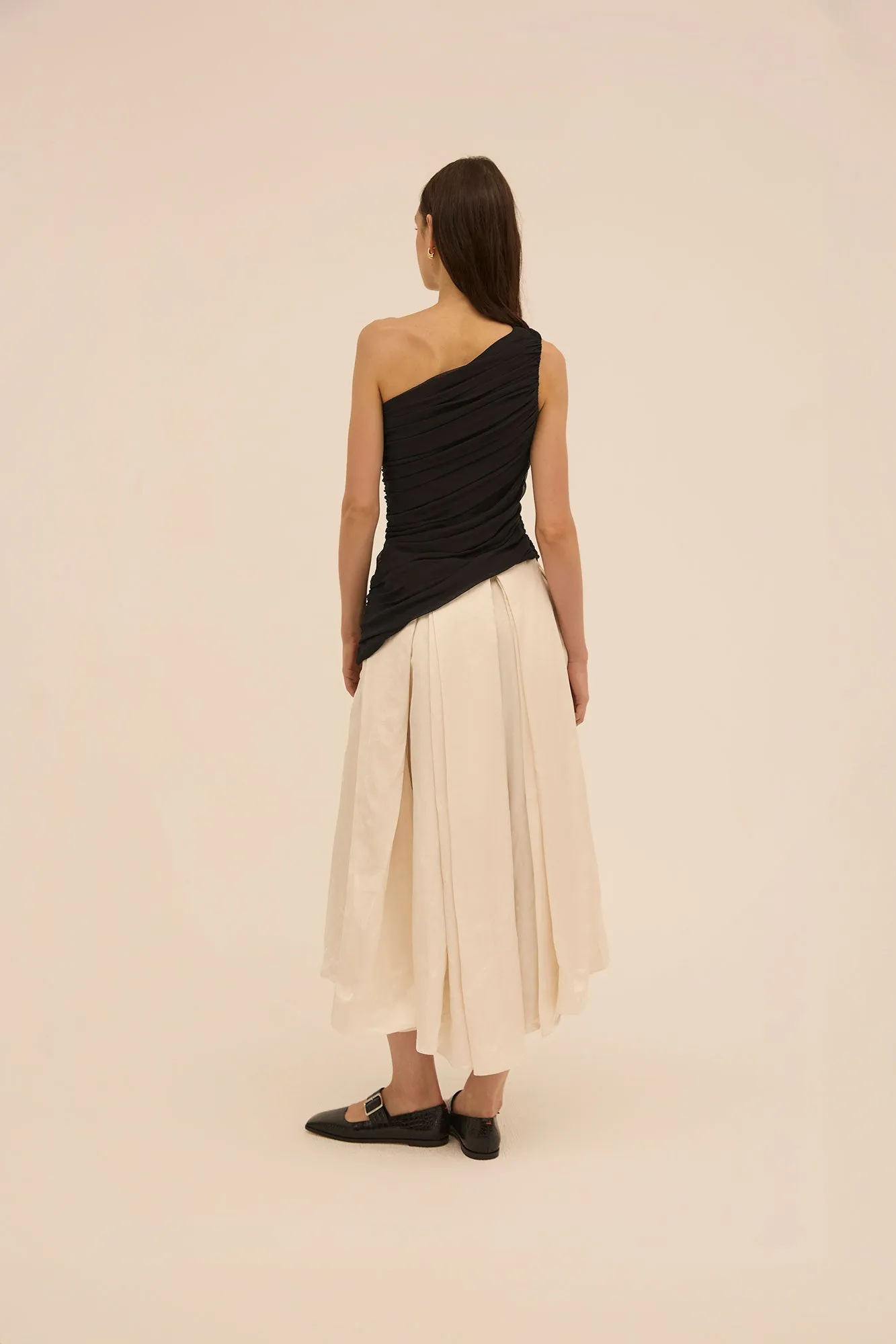 Layal Asymmetric Top in Black