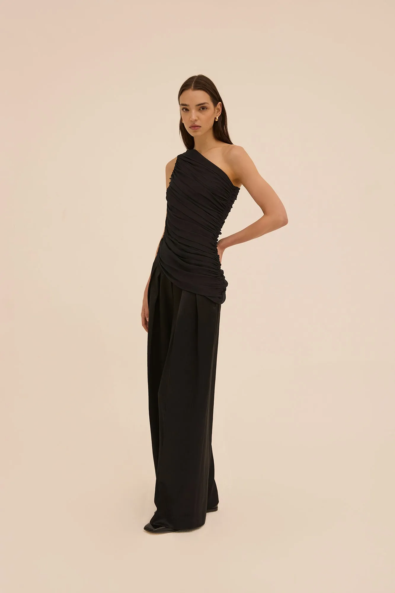 Layal Asymmetric Top in Black