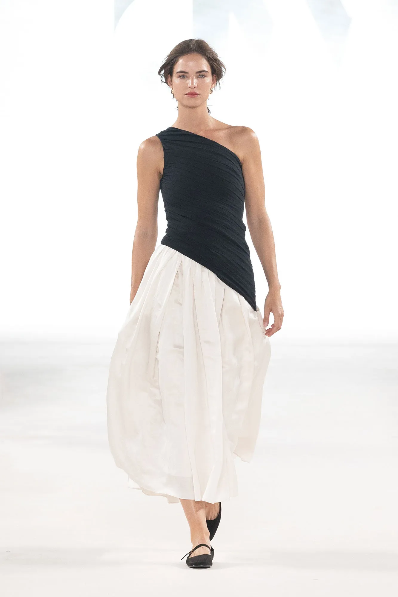 Layal Asymmetric Top in Black