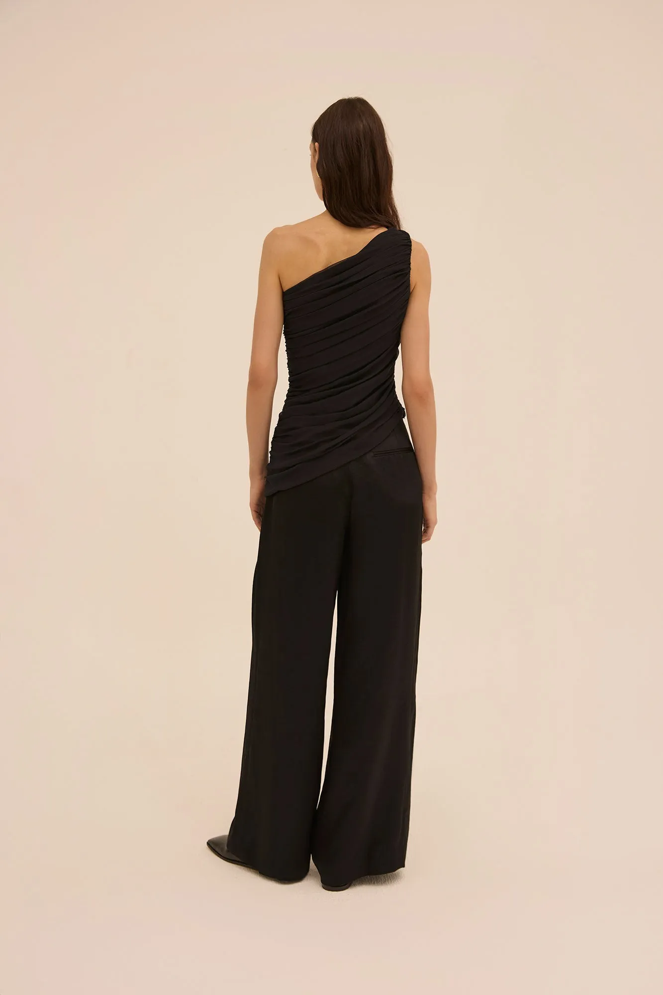 Layal Asymmetric Top in Black