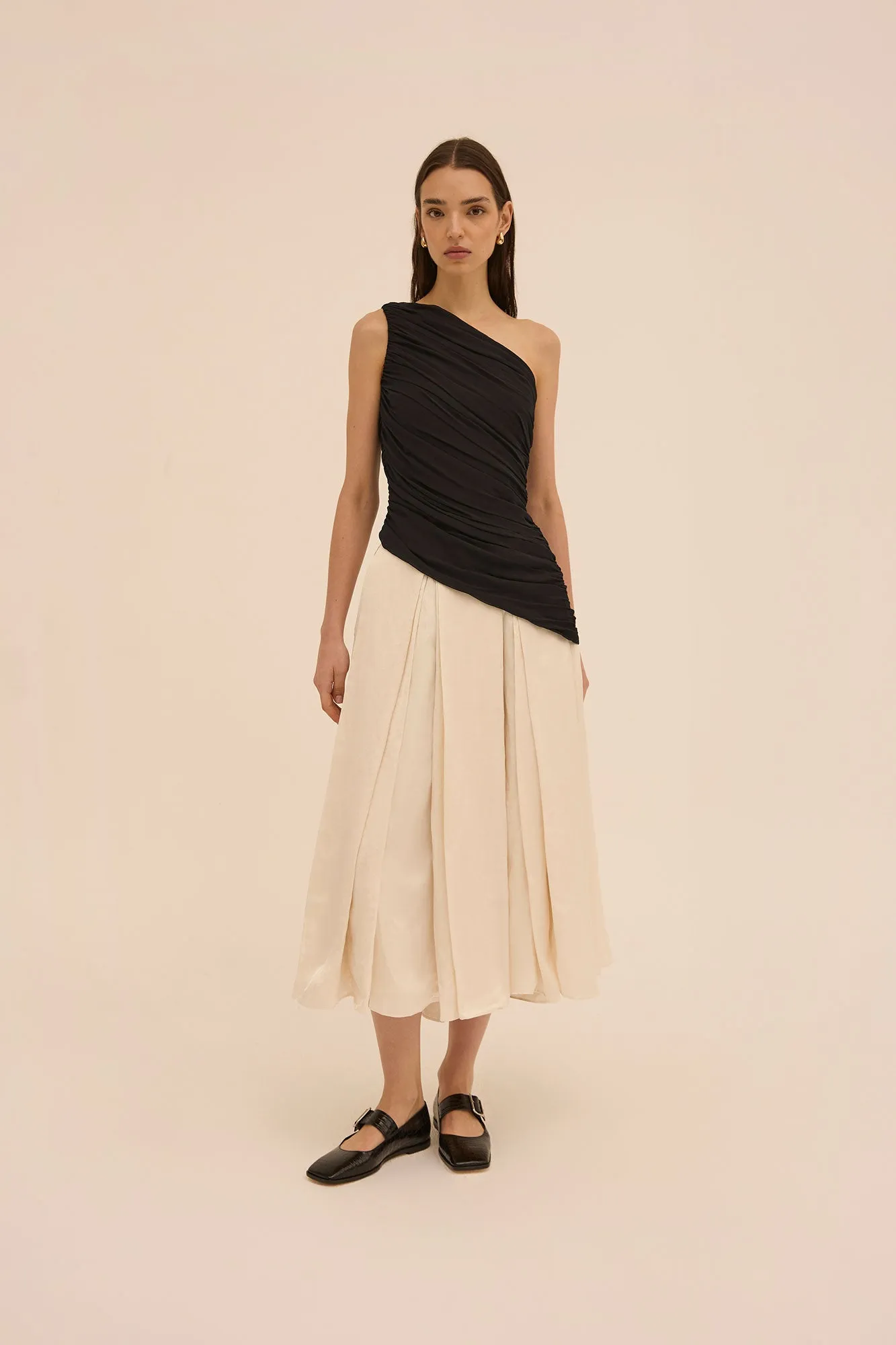 Layal Asymmetric Top in Black